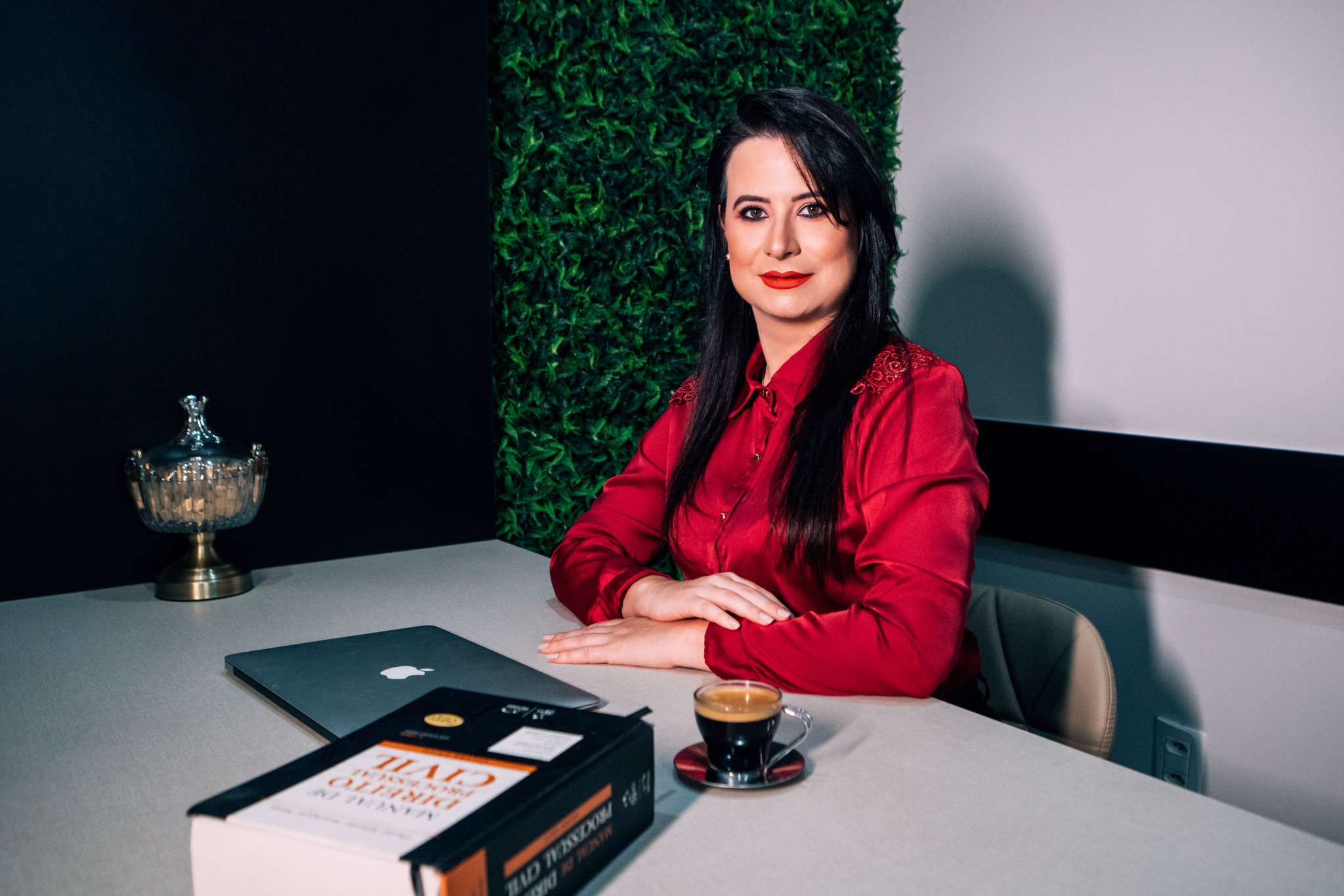 Giana Pante em ambiente profissional